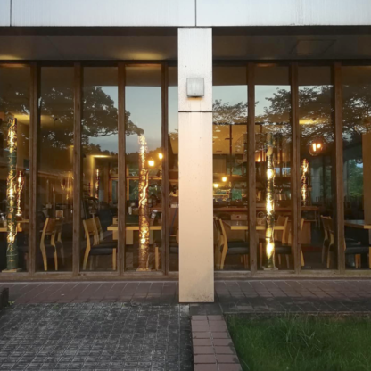 宮崎市・平和台公園敷地内「オーガニックレストランsizen」での店内装飾の風景