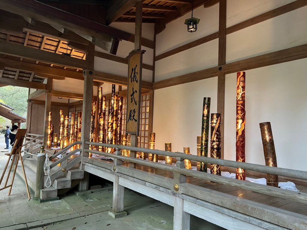 宮崎神宮・儀式殿にて竹灯籠を飾らせていただきました